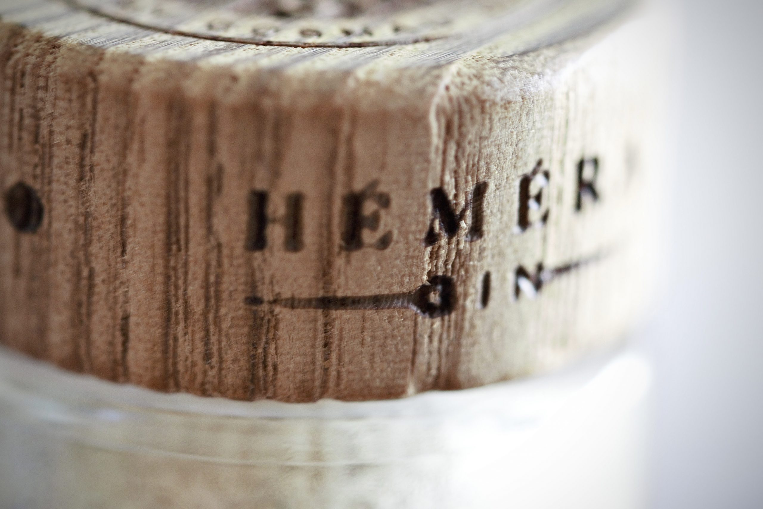 Gin-maceration-Cosmau-Spirits-Hemera-bouchon